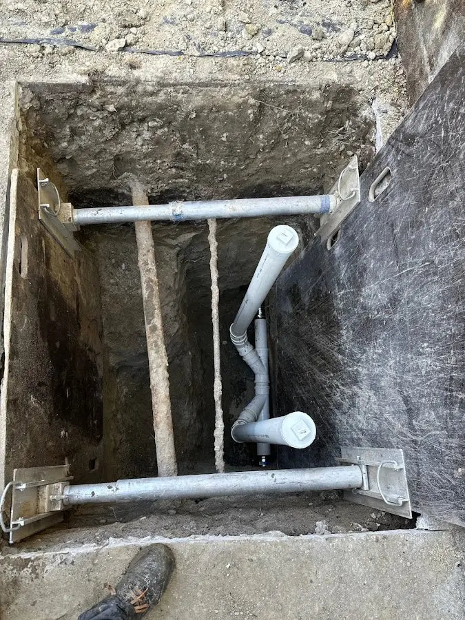 Experienced plumber completing Drain Cleaning work in Orting